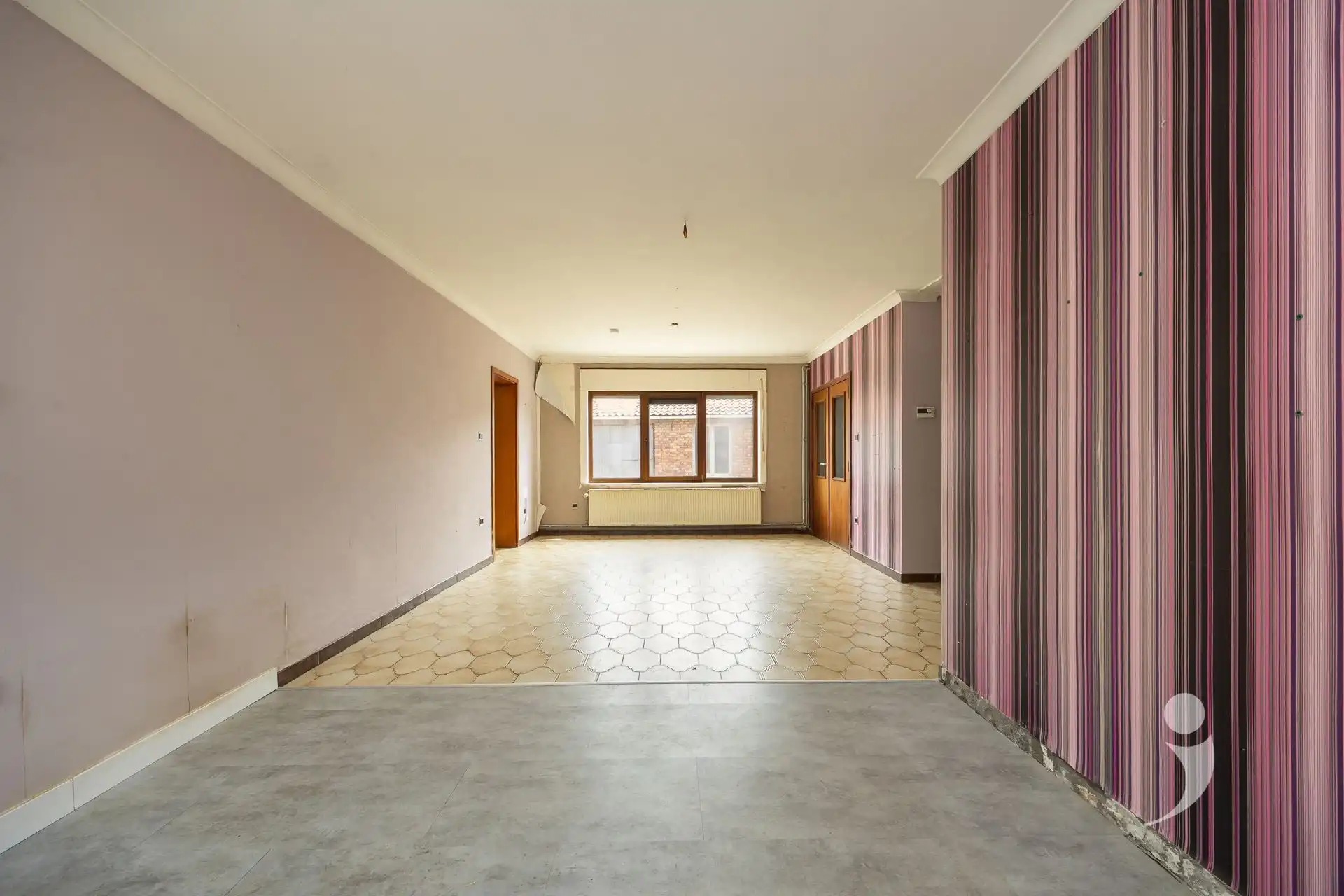 Te renoveren woning met veel potentiëel foto 6