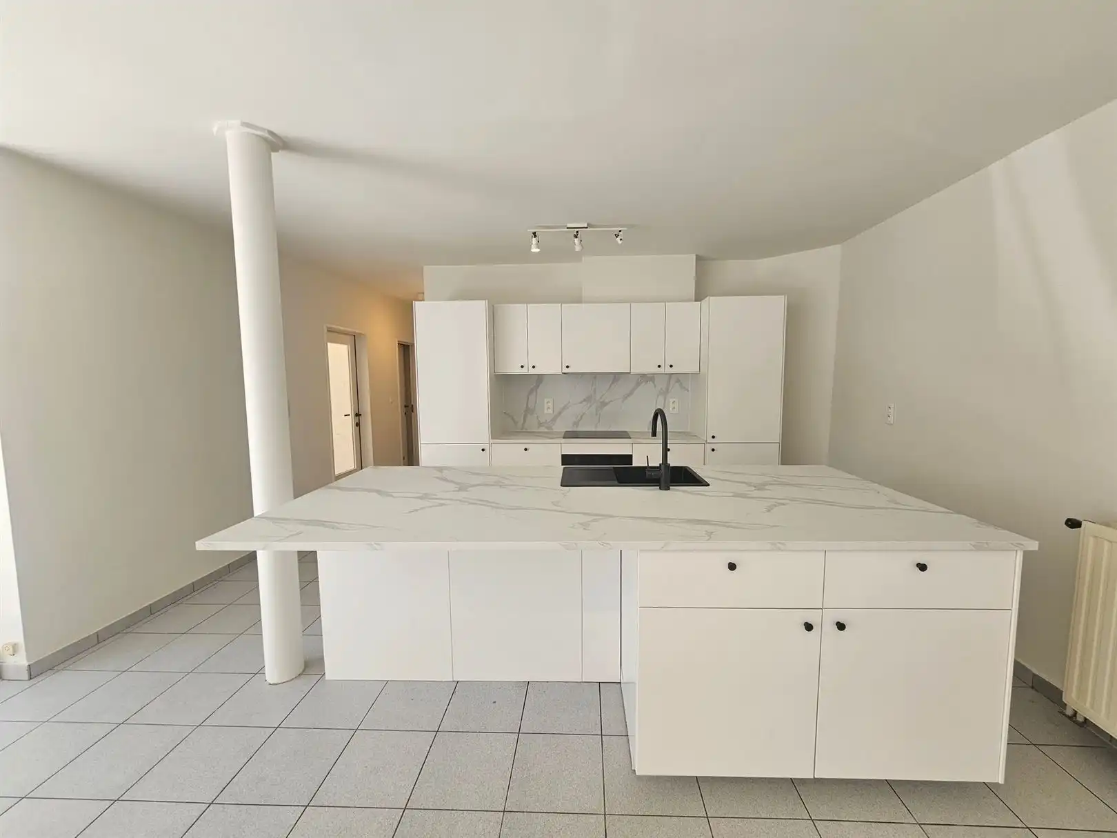Instapklaar gelijkvloers appartement met stadstuintje! foto 4