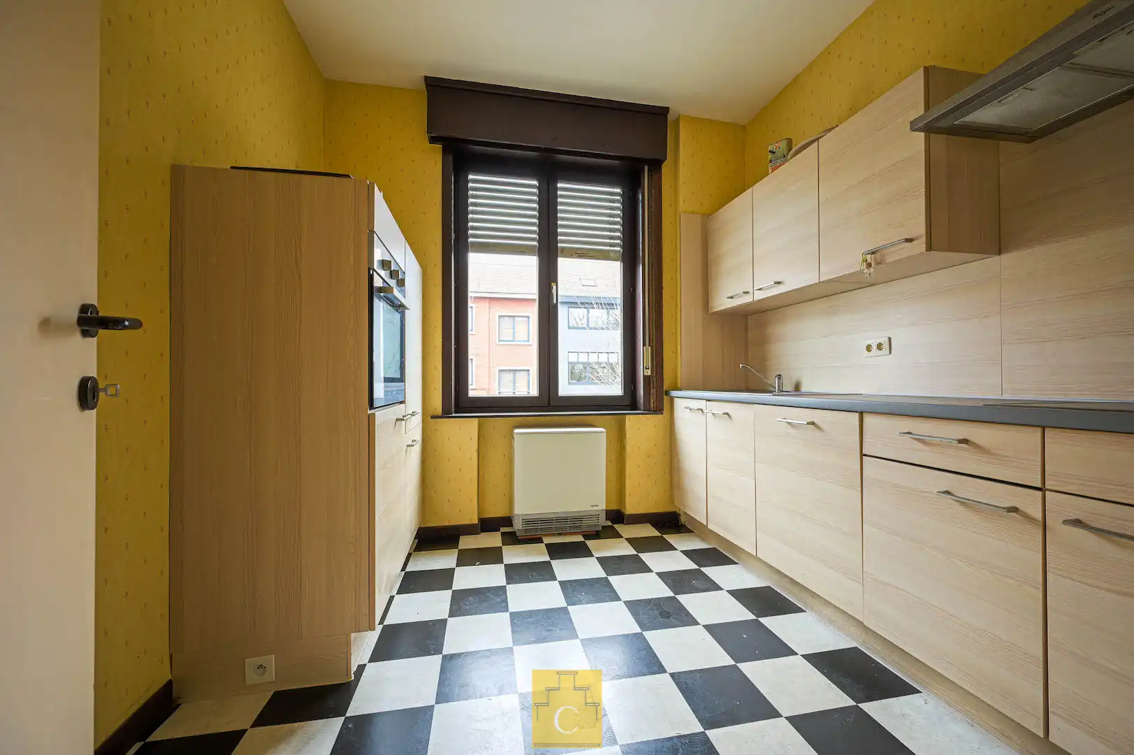 karaktervol handelspand met woonst en parking voor 2 wagens op toplocatie in Brugge (Kristus Koning) foto 11