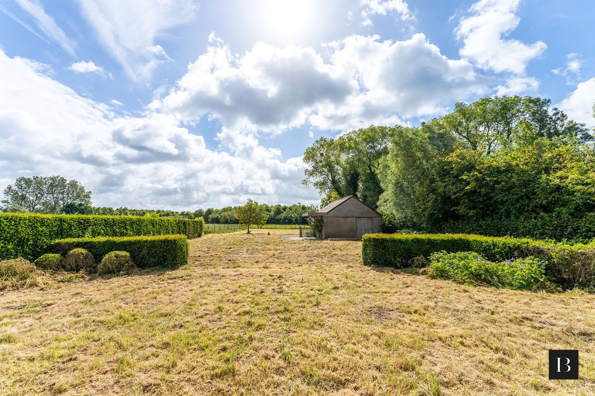 Ruime villa met ondergrondse garage en kantoorruimte foto 3