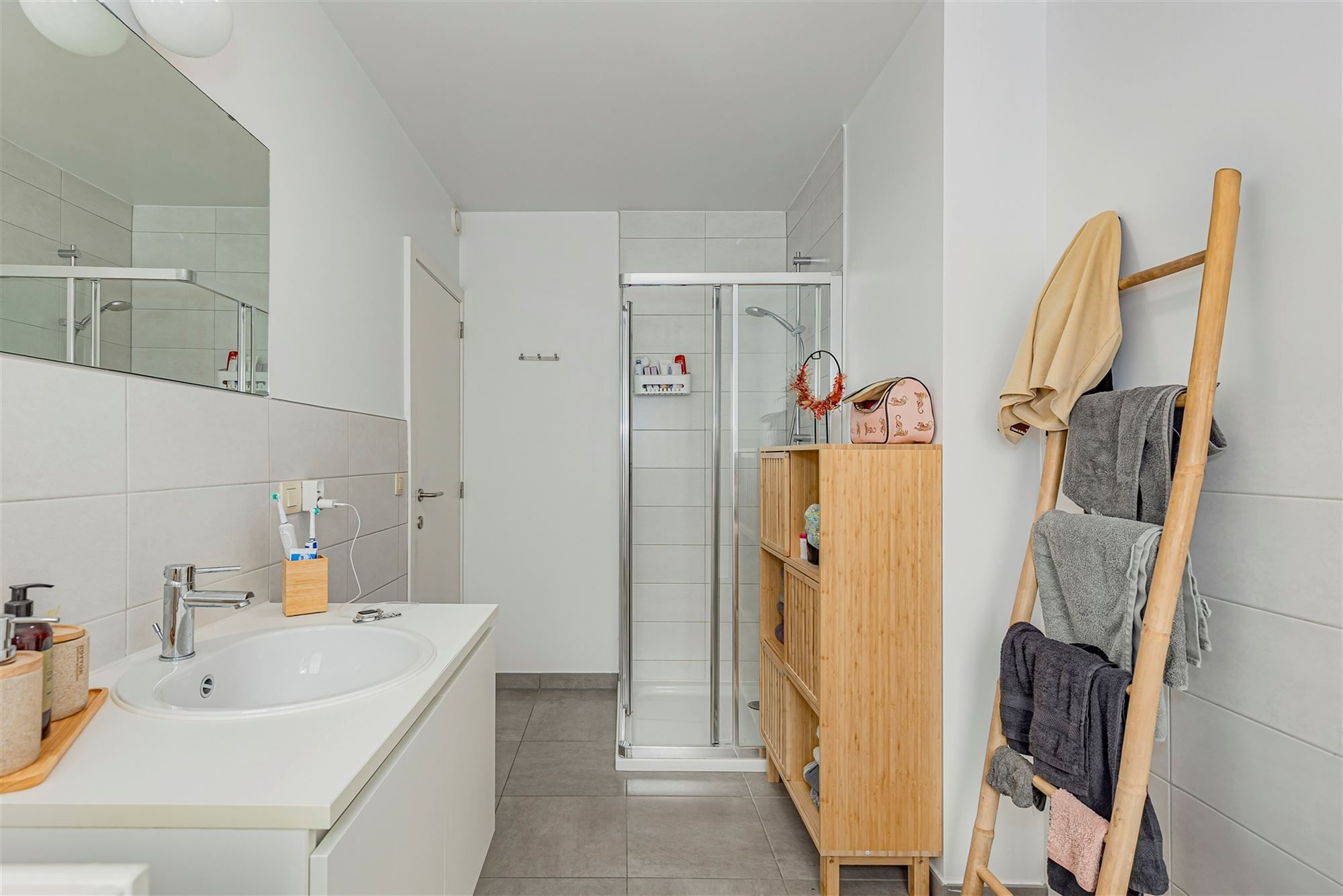 Lichtrijk appartement met 2 slpk en terras in Bazel foto 11