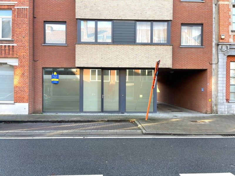 Handelspand inclusief garagebox in het centrum van Staden! foto {{pictureIndex}}