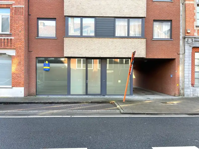 Handelspand inclusief garagebox in het centrum van Staden! foto {{pictureIndex}}