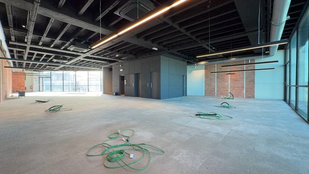 Instapklaar kantoor te huur in Hardy Building te Antwerpen foto 2