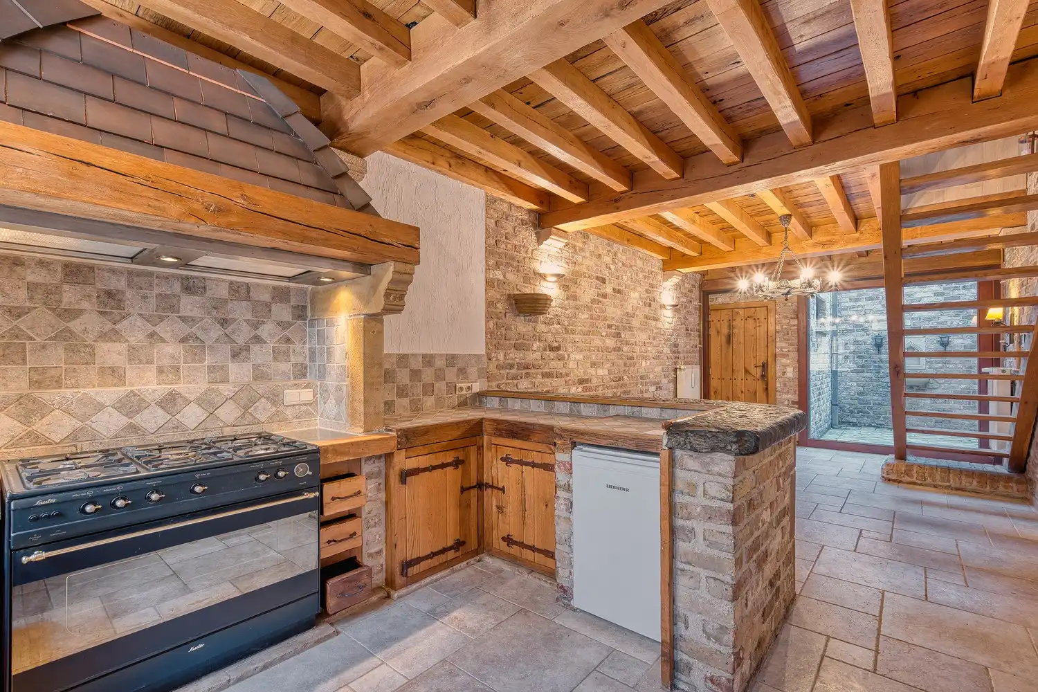 Brugge centrum, in charmante rustige straat,  NETTE KARAKTERVOLLE KNUSSE STADSWONING met patio en 2 ruime slaapkamers foto 6