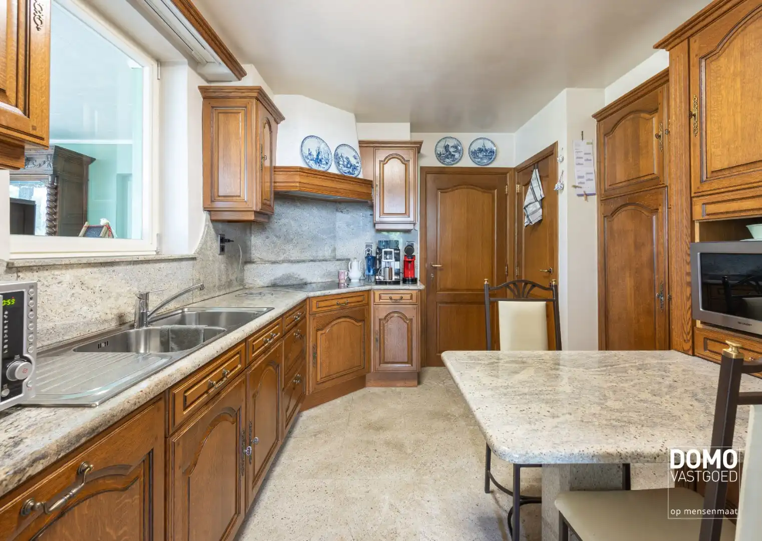 RUSTIG GELEGEN, RUIME WONING MET 4 SLAAPKAMERS, TUIN & AANGRENZENDE STUDIO MET ENERGIELABEL D GELEGEN IN ALKEN foto 11