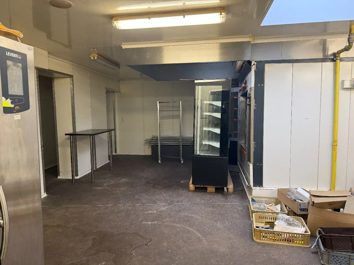 Handelsgelijkvloers met werkplaats foto 4