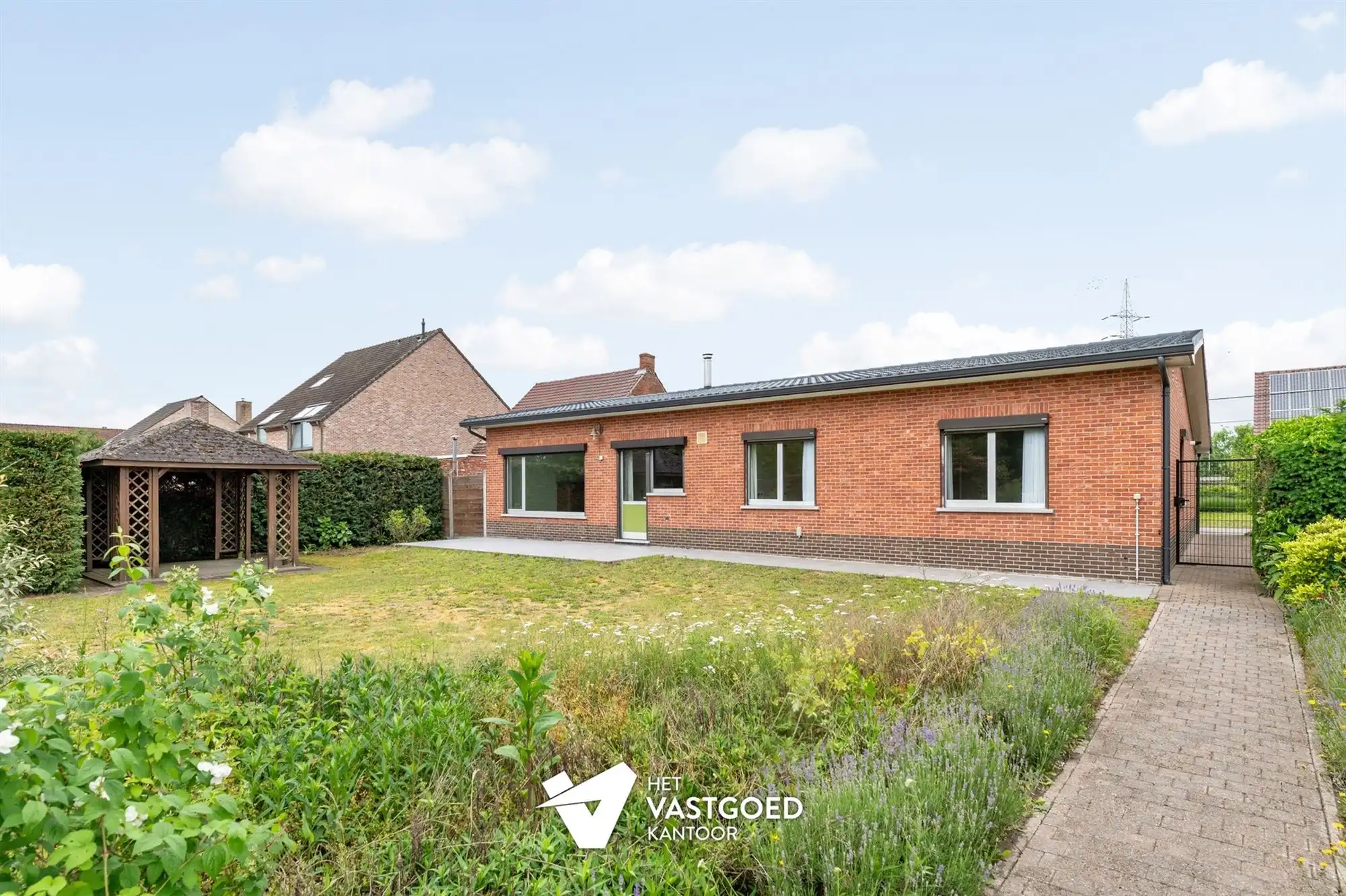INSTAPKLARE, GELIIJKVLOERSE WONING OP TOP-LIGGING TEGEN NATUURGEBIED IN DOODLOPENDE STRAAT foto 22