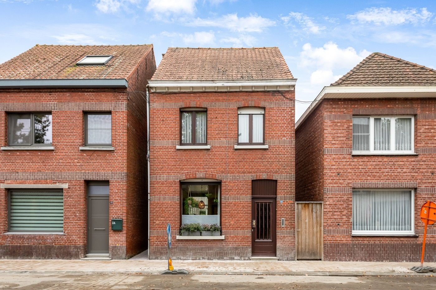 Hoofdfoto van de publicatie: Te renoveren woning met 3 slpk., tuin en garage