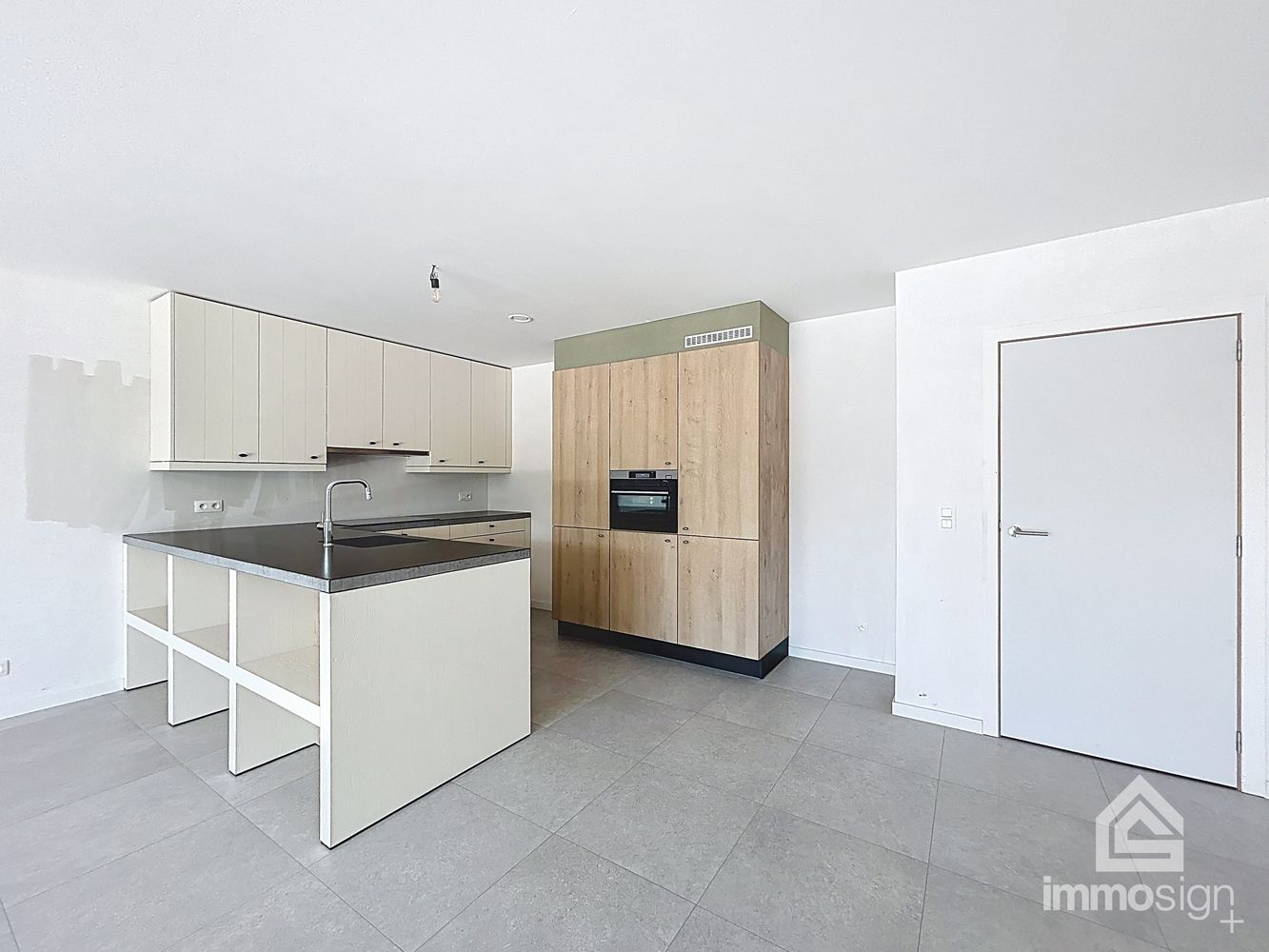 Instapklaar nieuwbouwappartement met 2 slaapkamers, terras en autostaanplaats te Kinrooi foto 4