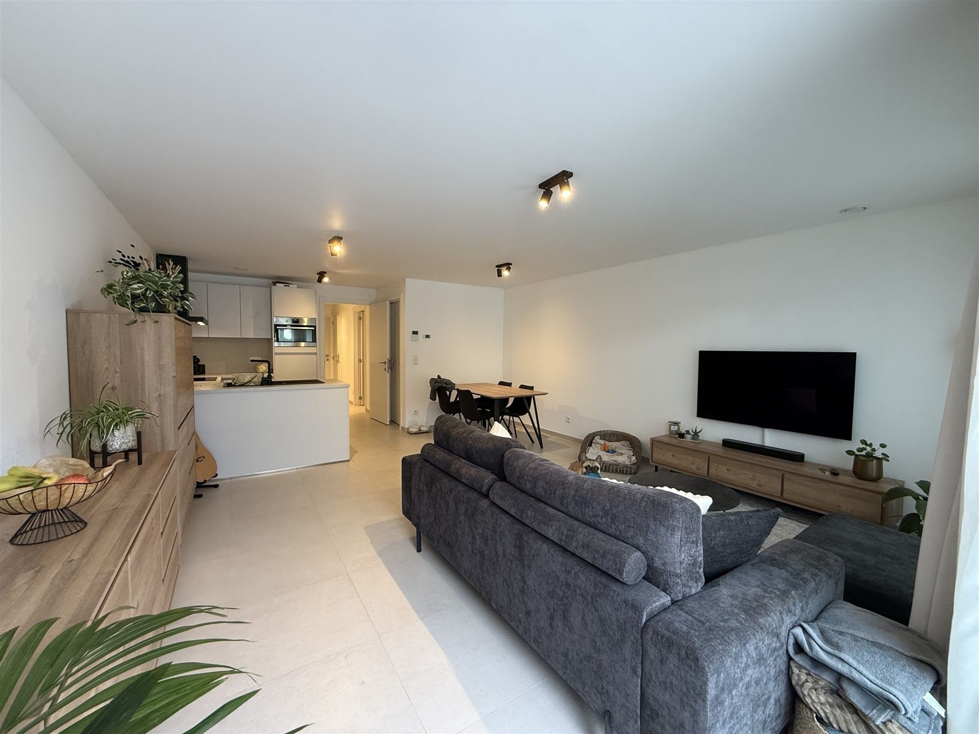 Modern appartement met 1 slaapkamer in Merchtem Centrum  foto {{pictureIndex}}