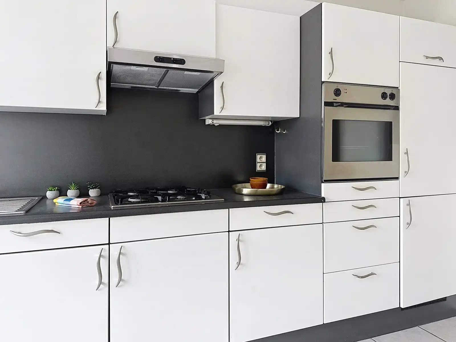 Centraal gelegen appartement met garage en staanplaats foto 2