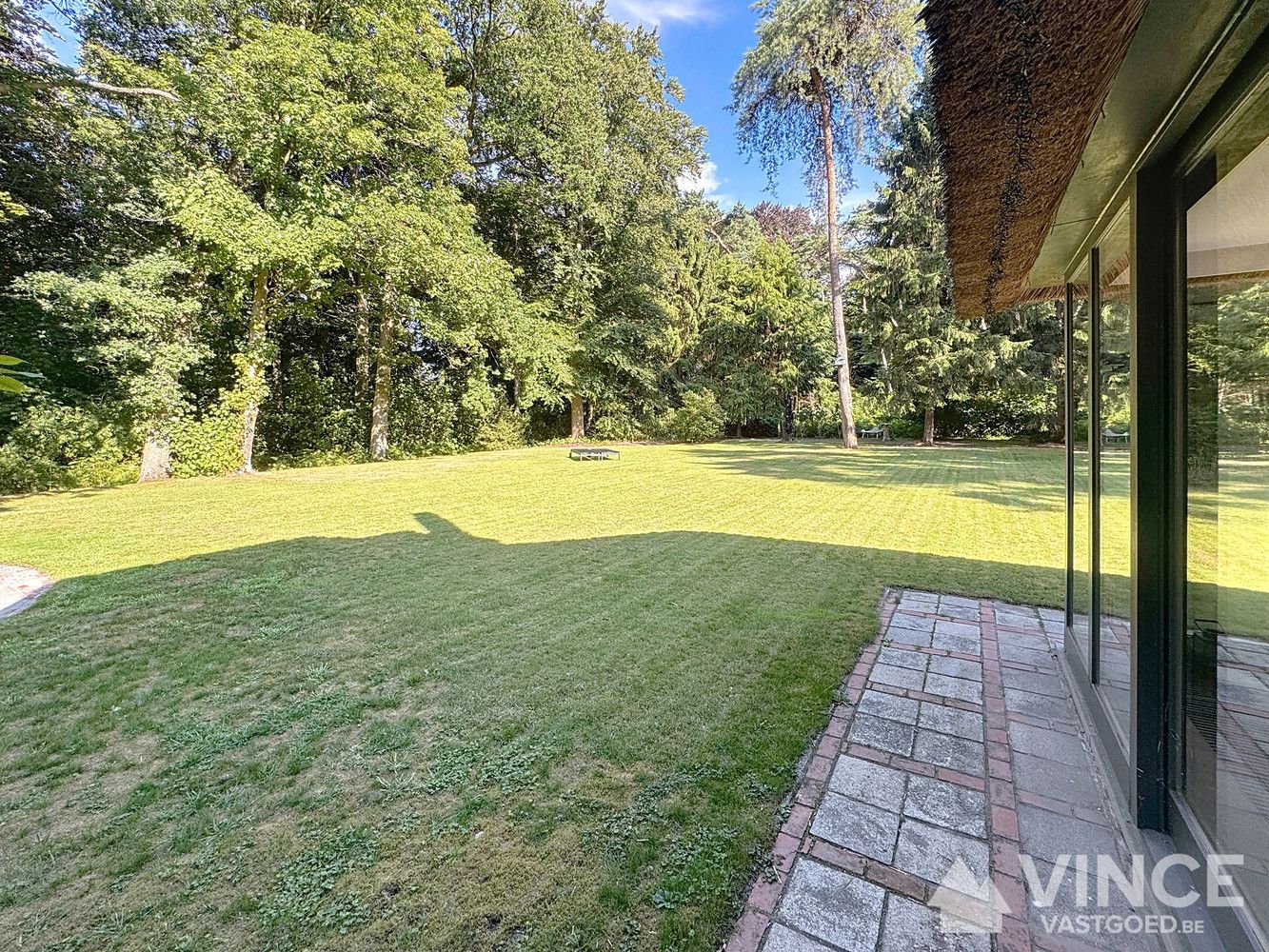 Prachtige villa met grote tuin foto 37