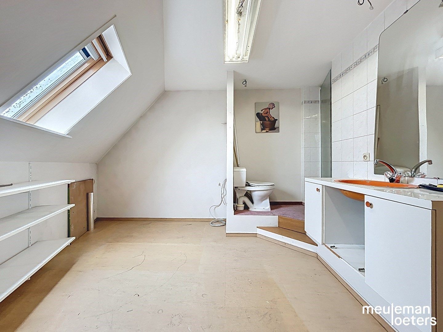 Ruime rijwoning nabij het commercieel centrum van Roeselare foto 19