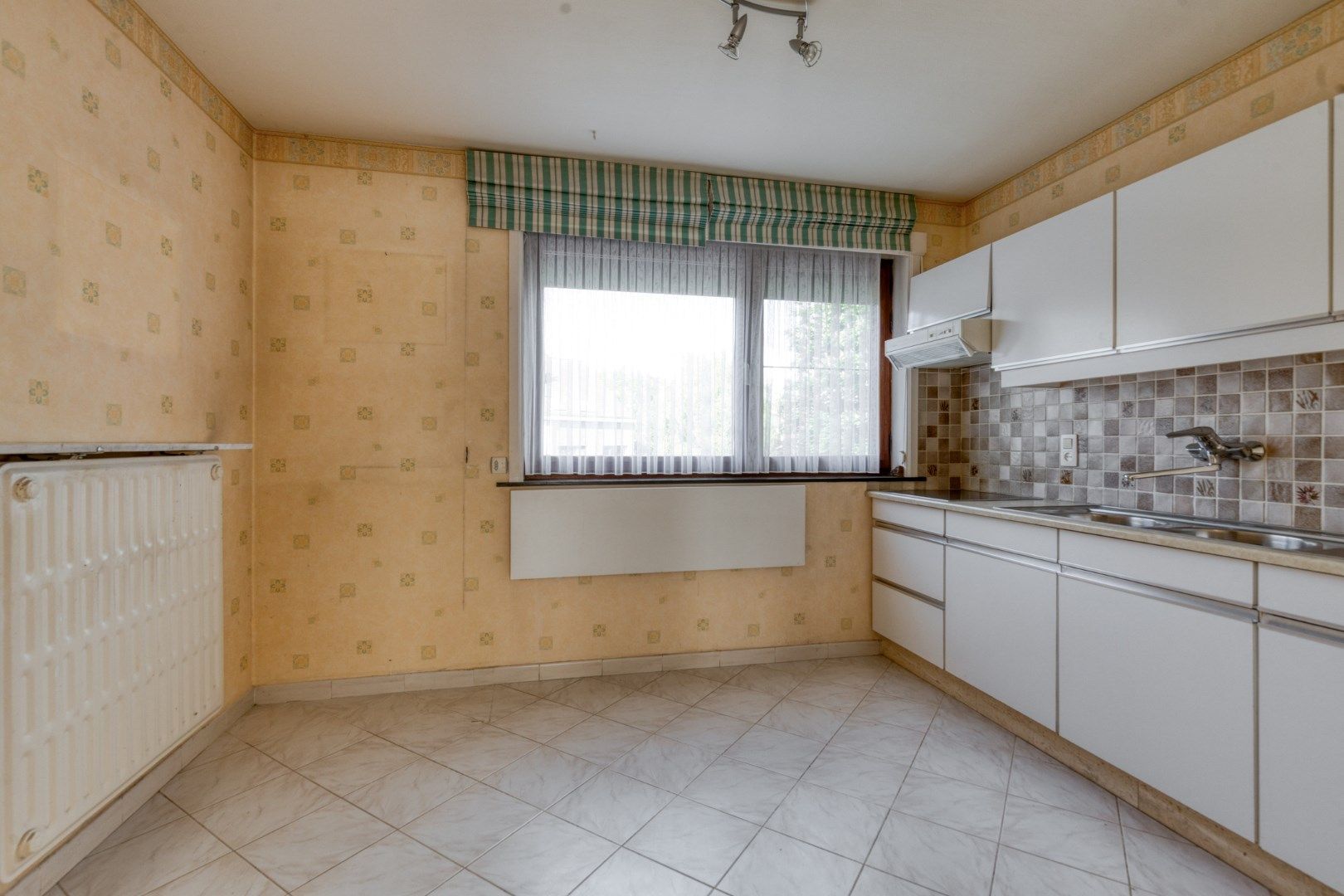 Ruime woning met 3 slaapkamers en garage! foto 8