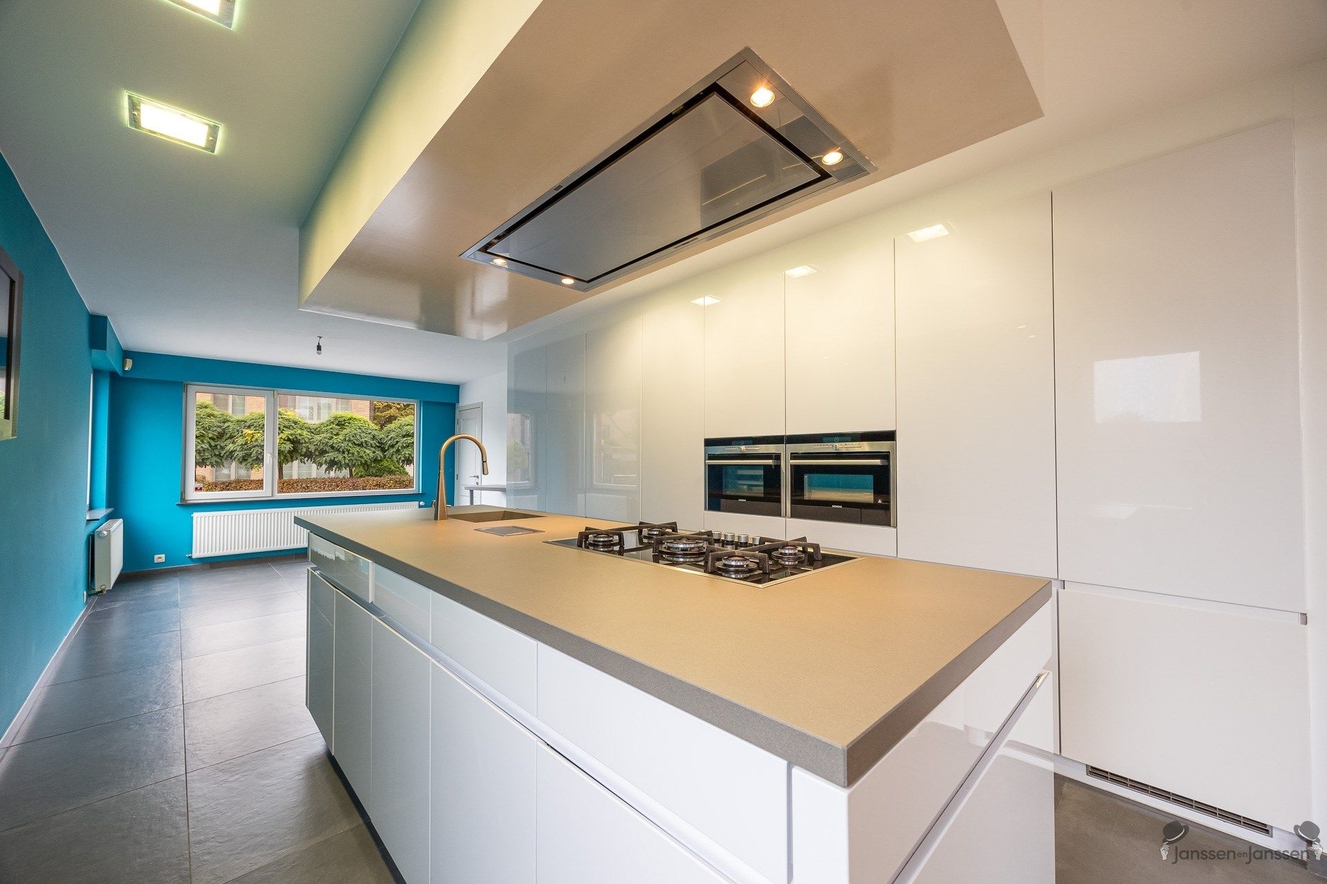 gerenoveerde woning met ruim magazijn  foto 6