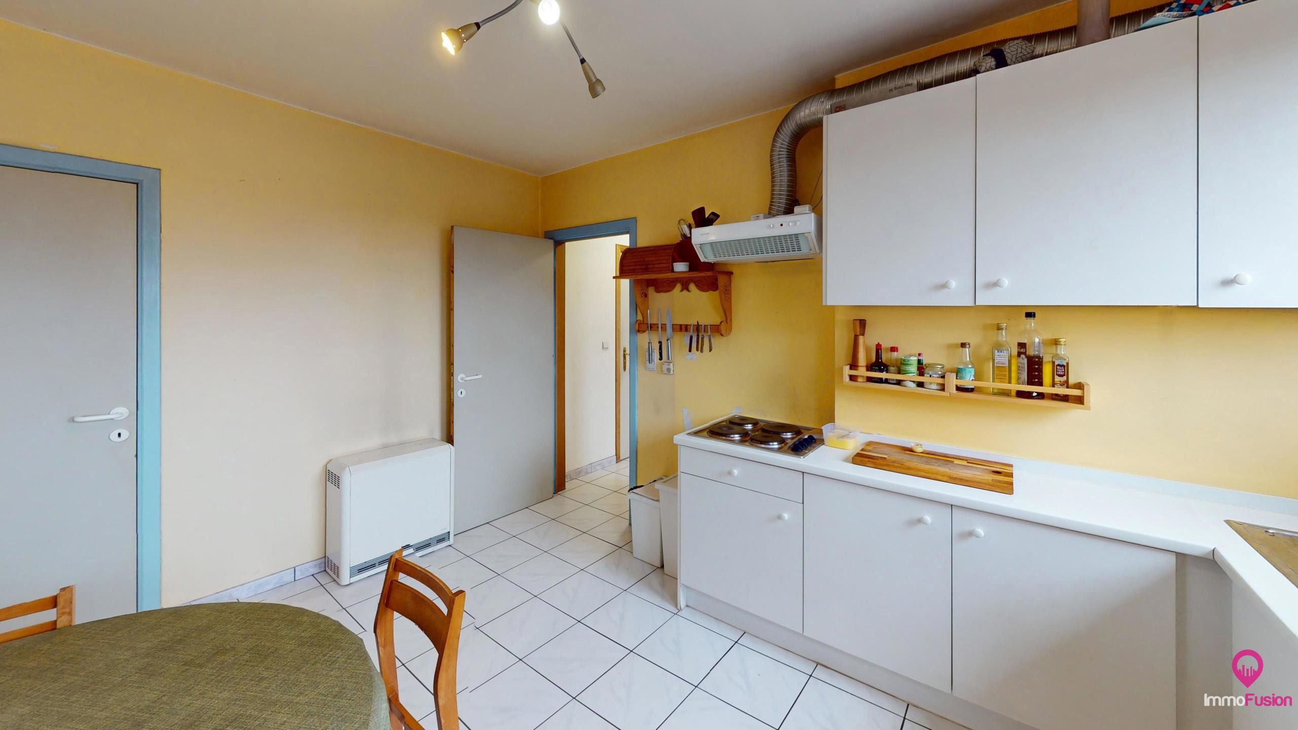 Instapklaar appartement in Genk met lift en ruime slaapkamer foto 5