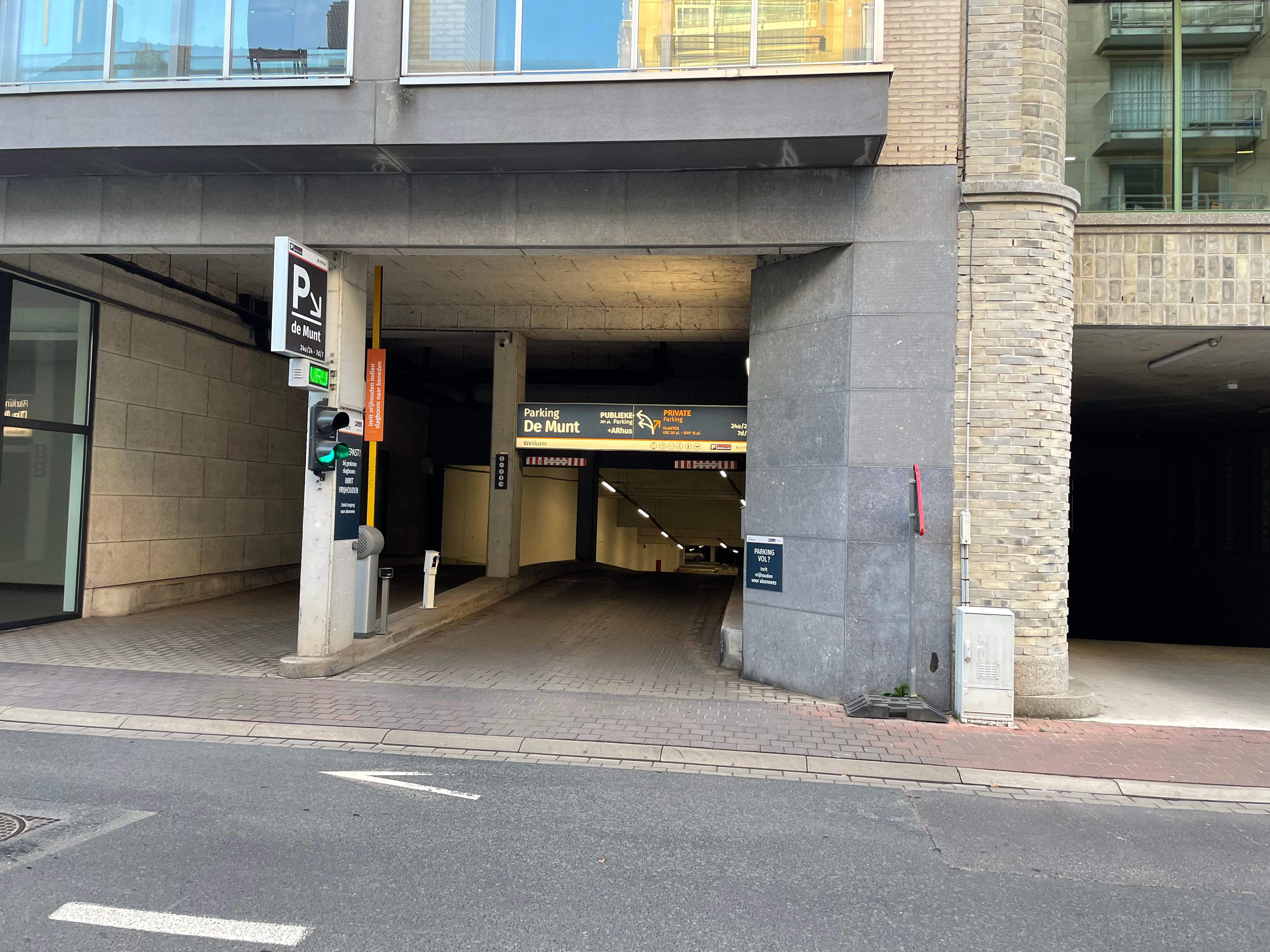 AUTOSTANDPLAATS 'De Munt' foto 2