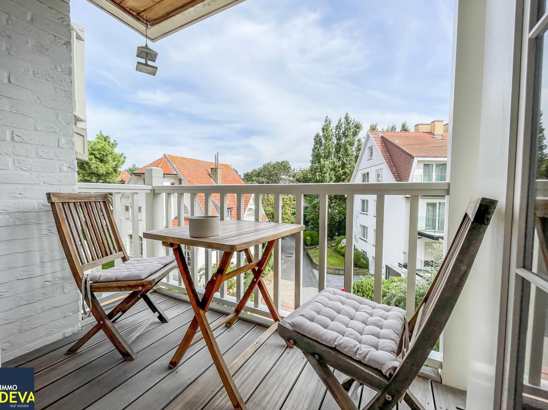 Recent appartement met OPEN ZICHT, zeer goed gelegen in een rustige straat vlakbij het Driehoeksplein. foto 2