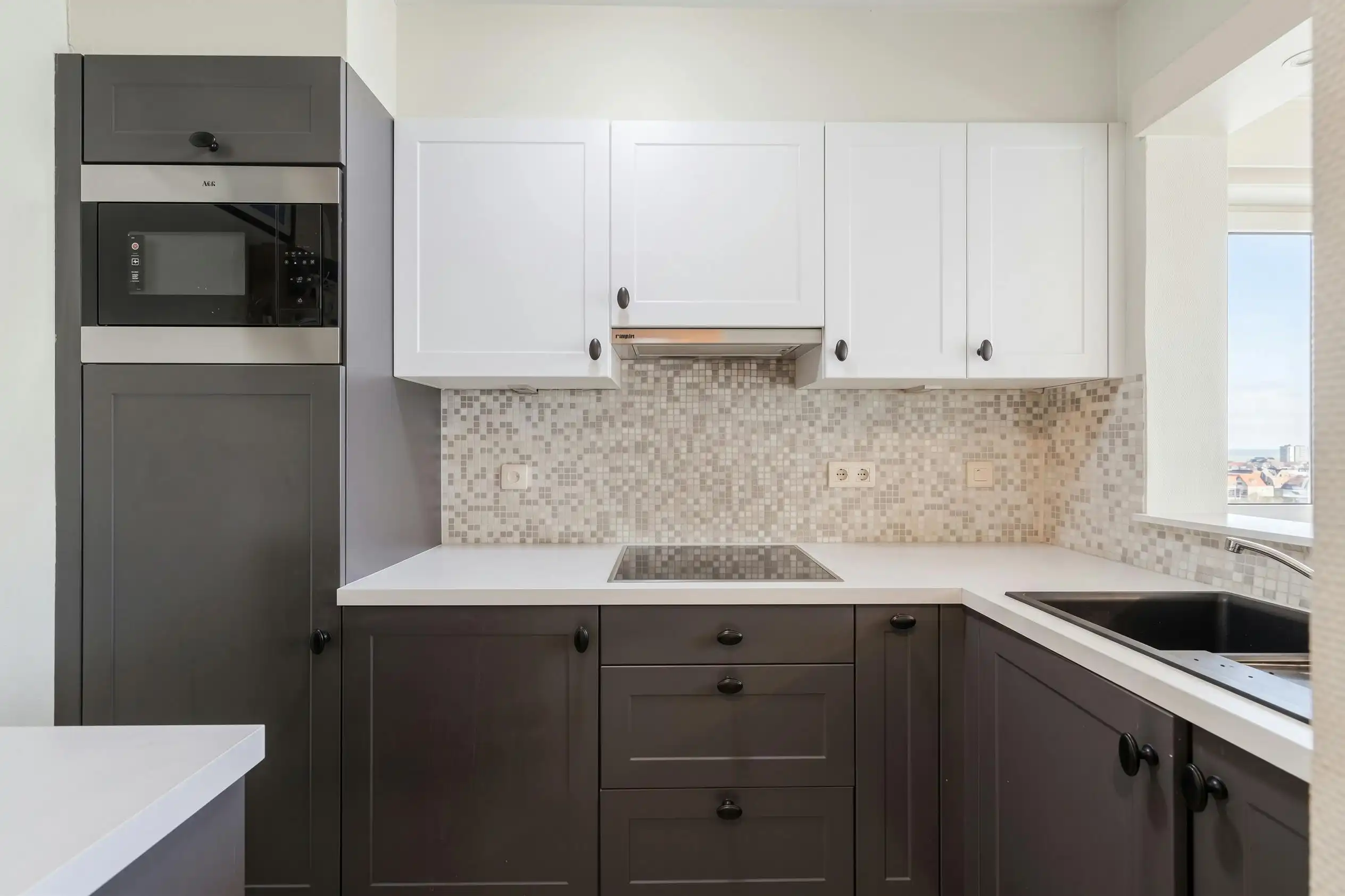 Centraal gelegen 2 slaapkamer appartement vlakbij de Zeedijk foto 8