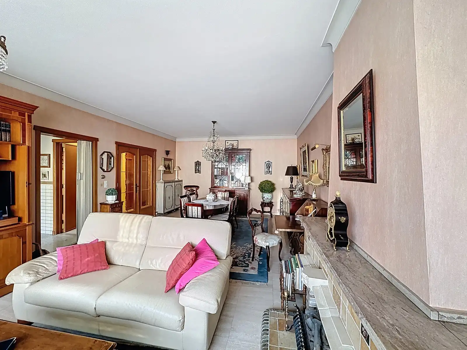 Stijlvolle bel-étage met ZW-tuin, garage + 3 staanplaatsen! foto 4