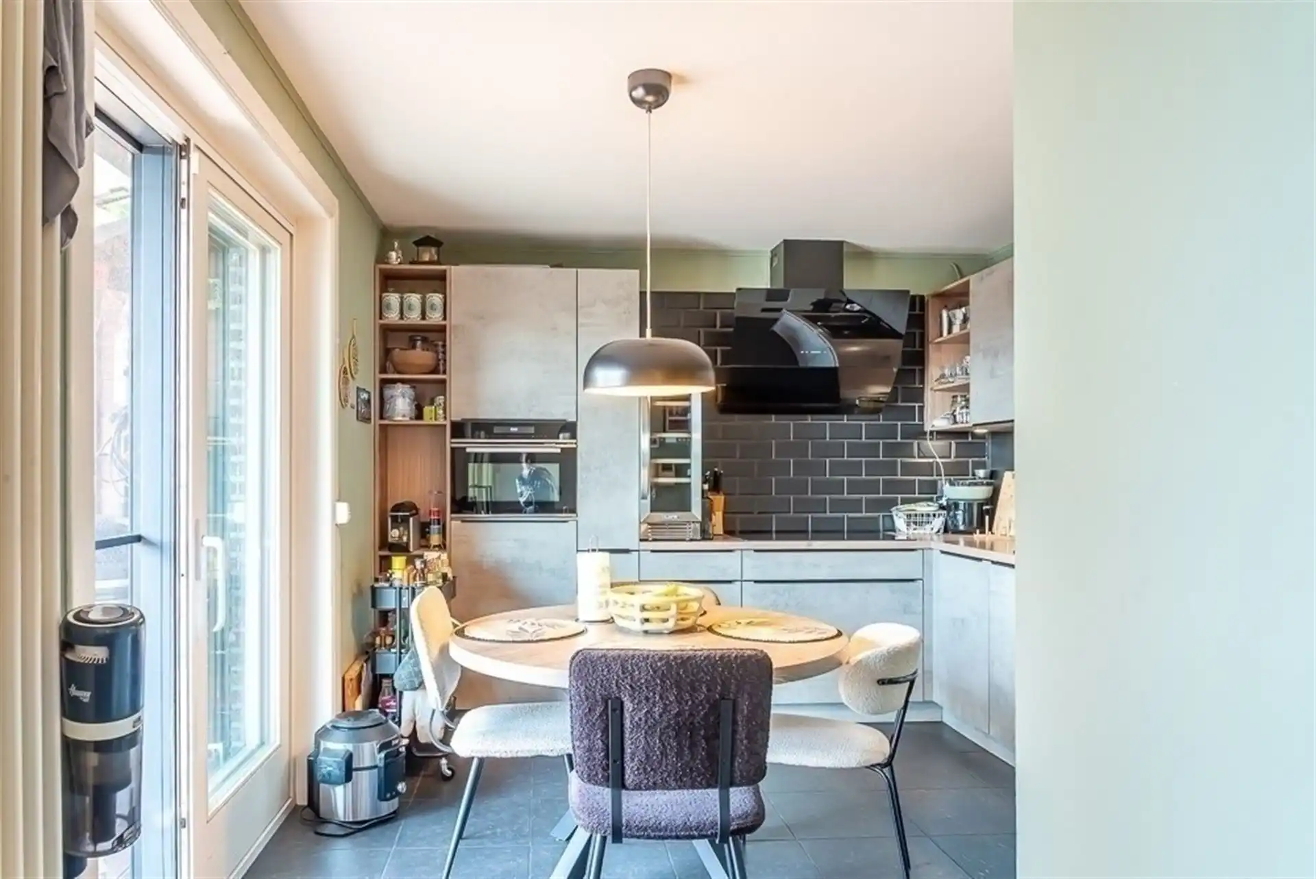 Karakteristiek handelshuis met ruime bovenwoning op toplocatie nabij Maasmechelen foto 33