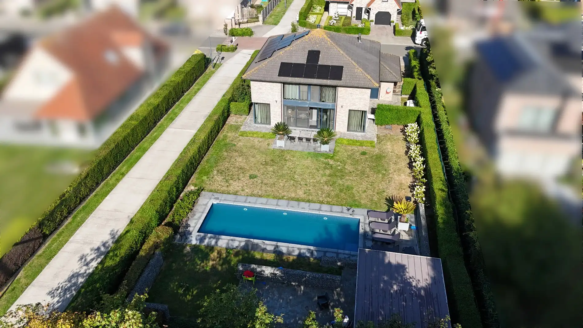 Ruime villa met zwembad  foto 32