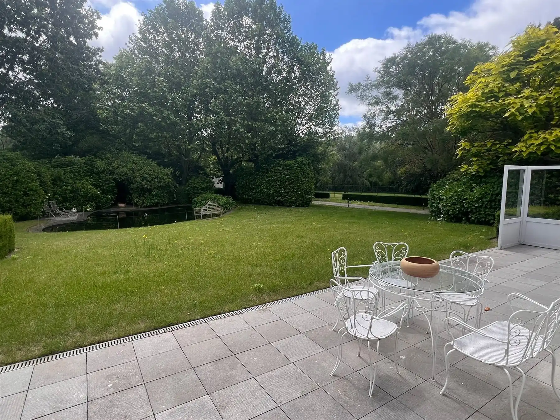 Karaktervolle villa met bijgebouwen foto 15