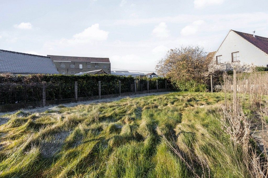 MERKEM: Zonnig maar te renoveren woonhuis met 3 slaapkamers, te vernieuwen comfort, garage, diverse koterijen en tuin op 618m² grondopp. foto 26