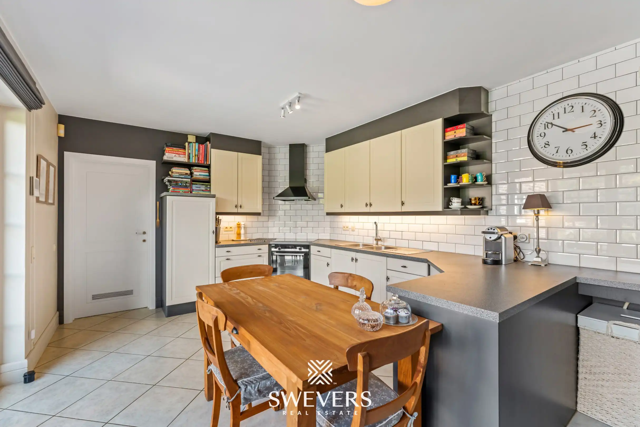 Ruime villa met 4 slaapkamers en prachtige tuin op 10a 49ca foto 12