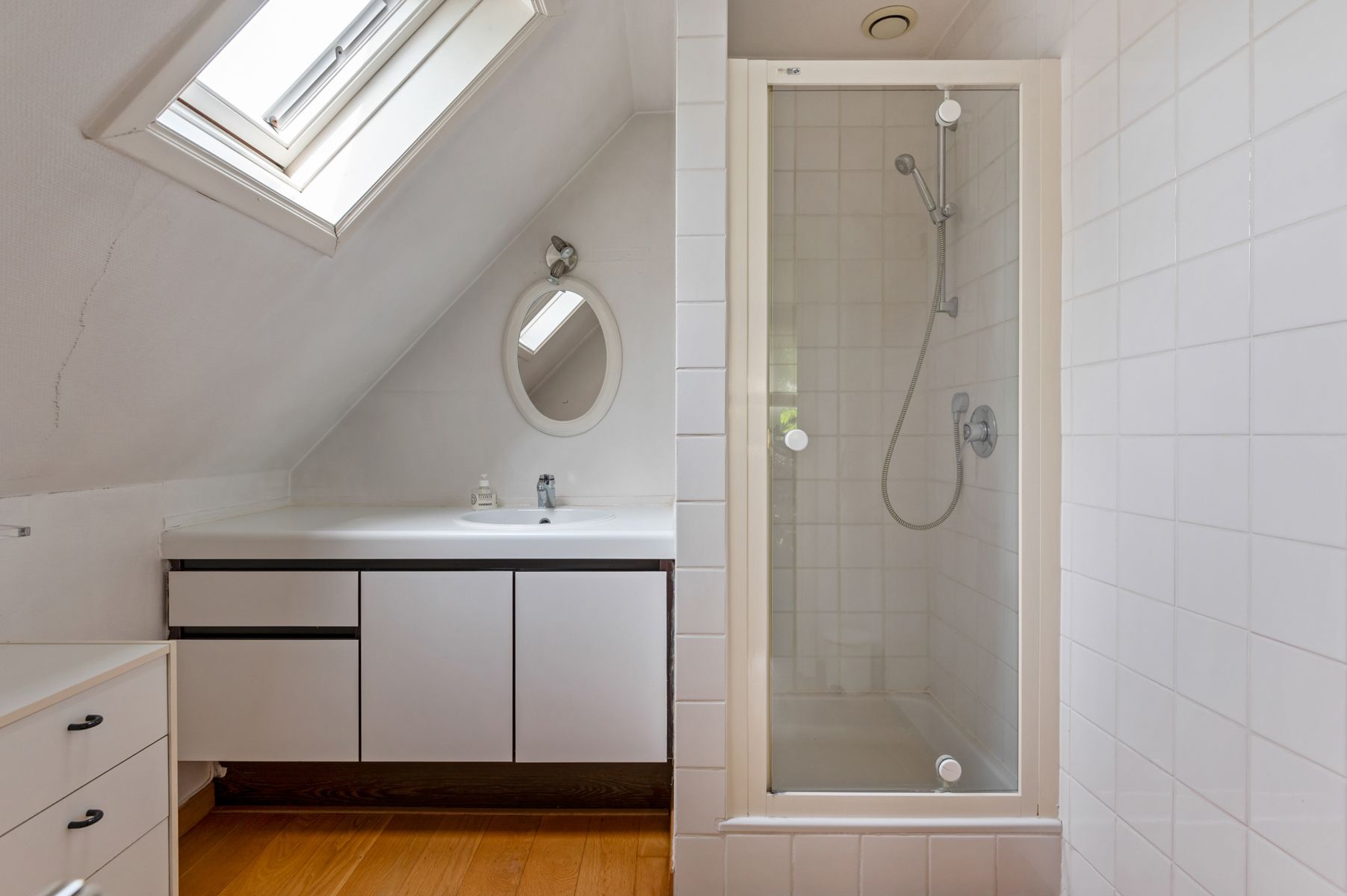 Ruime villa met aparte praktijkruimte op ca. 2.168 m2. foto 23