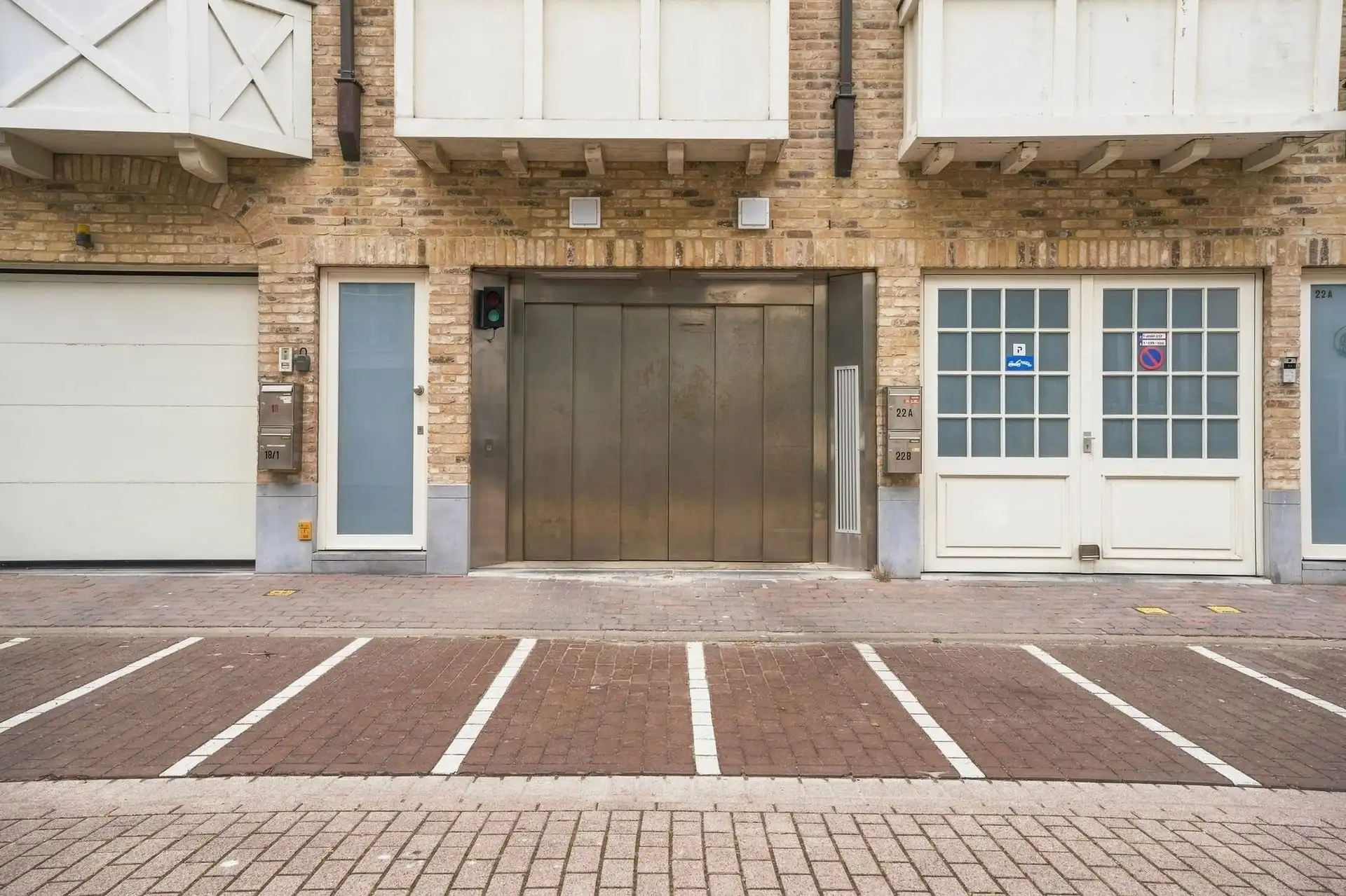 GESLOTEN GARAGE / JACHTHAVEN - CENTRUM foto 4