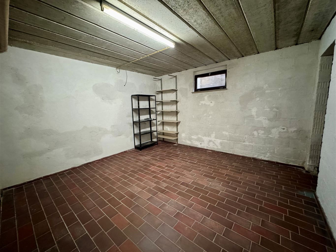 -1-slaapkamer appartement met groot terras nabij het centrum van Maaseik.  foto 10