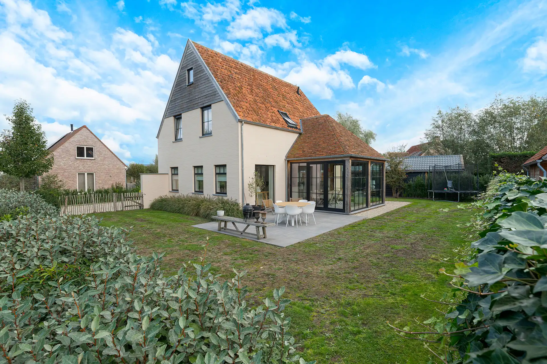 Recente, alleenstaande villa te Sluis, net over de grens met België foto 14