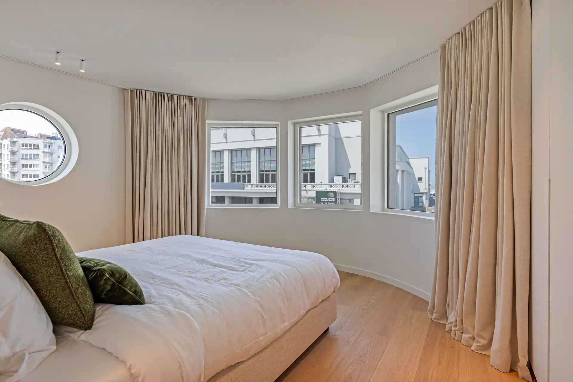 Exclusieve, volledig gerenoveerde hoekvilla met adembenemend zeezicht aan de Zeedijk. foto 17