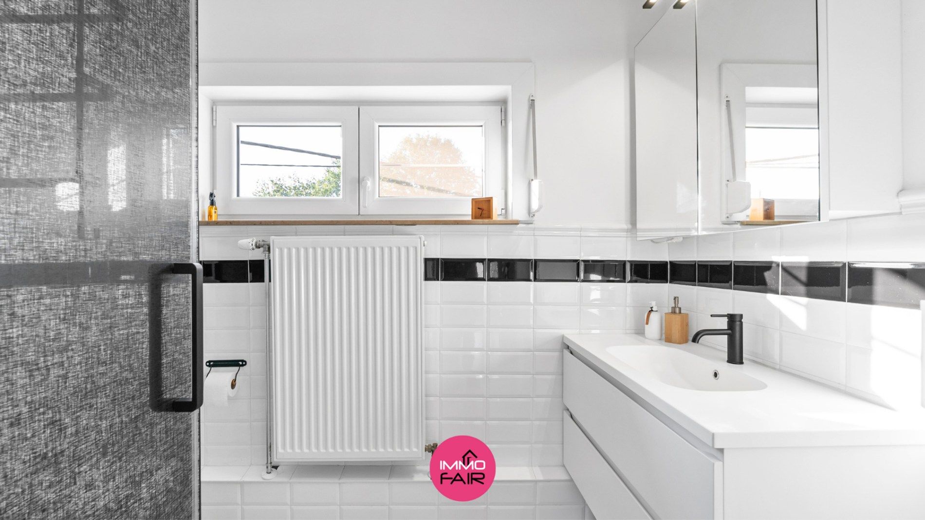 Instapklare gezinswoning met 4 slaapkamers in het hartje van Genk foto 12