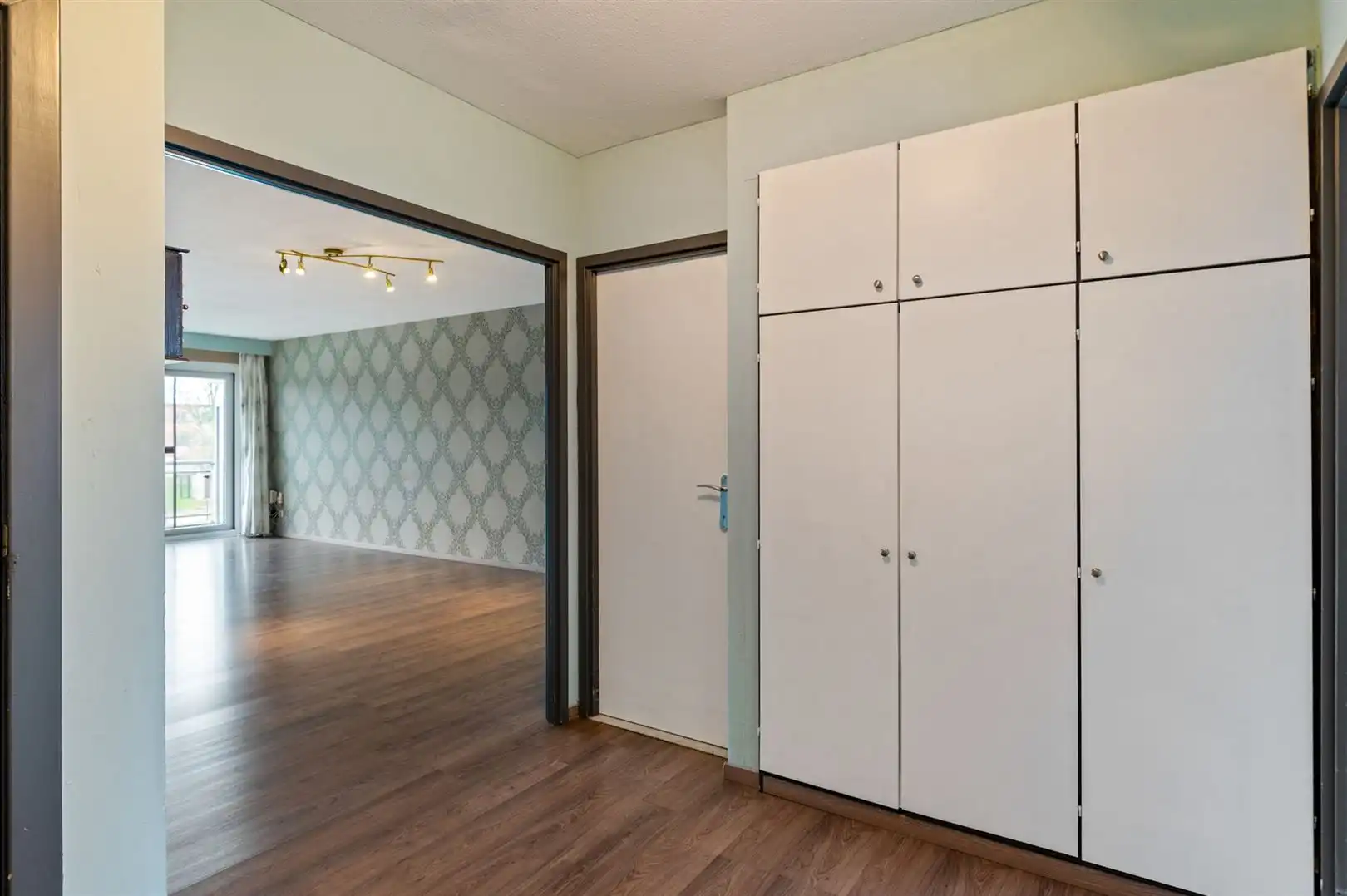 Centraal en rustig gelegen appartement met optionele parking foto 14