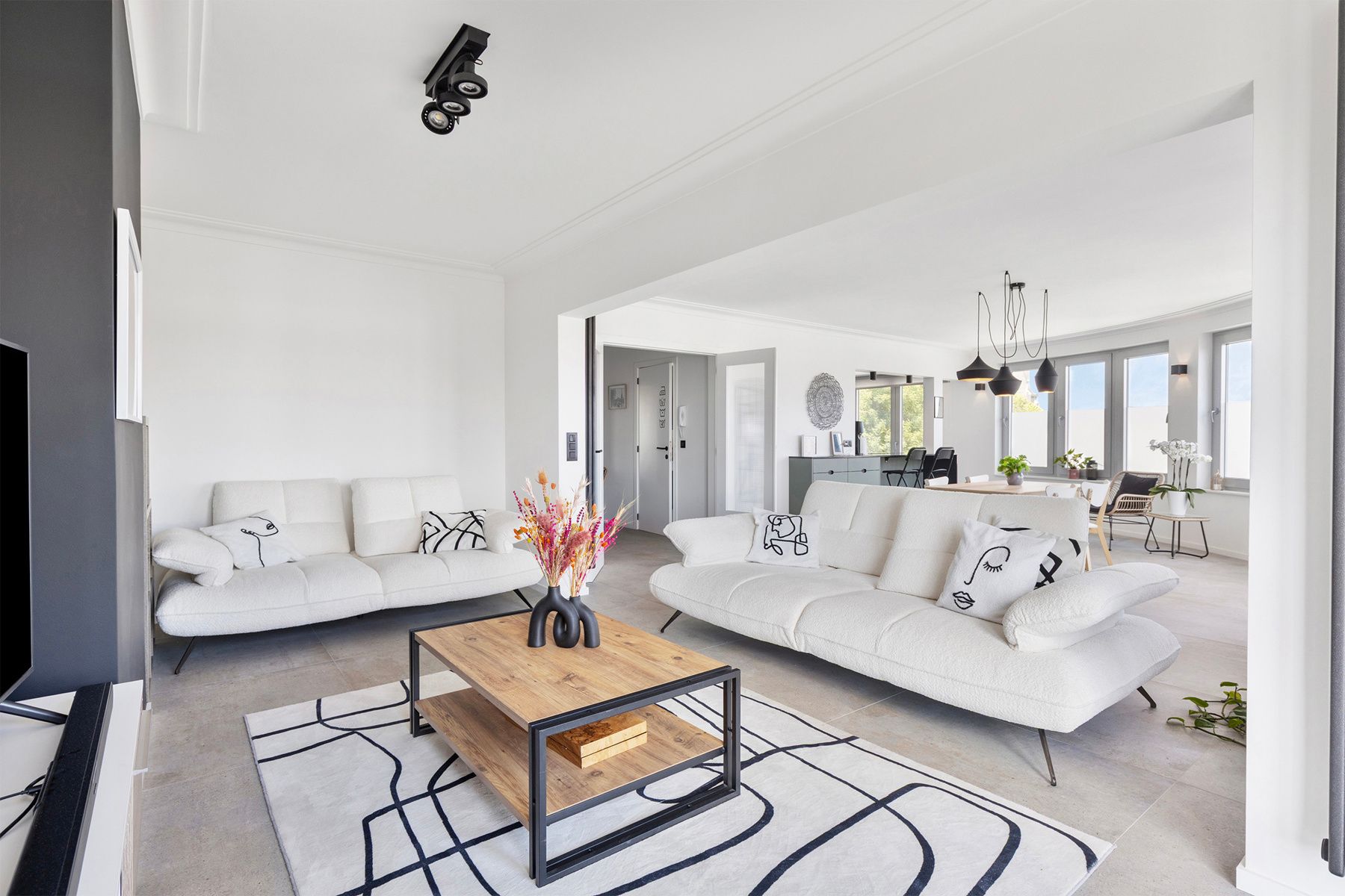 Stijlvol gerenoveerd appartement met 2 slaapkamers & kelder! foto 3