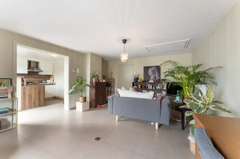 Genoveerd appartementsgebouw met drie appartementen en handelsruimte foto 20