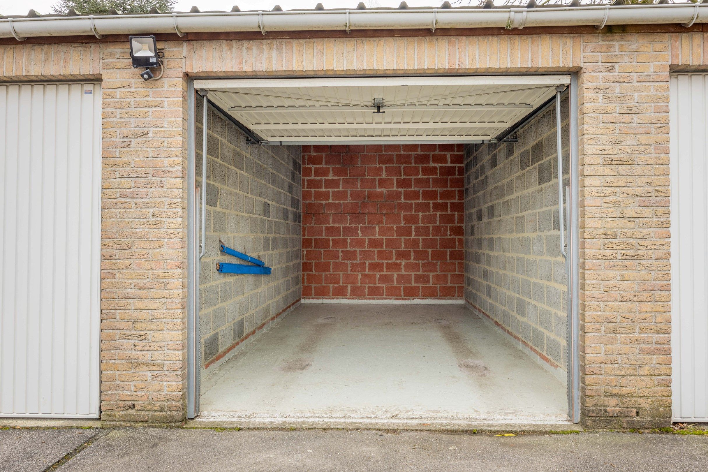 RECENTE GARAGEBOX MET CENTRALE LIGGING  foto 2