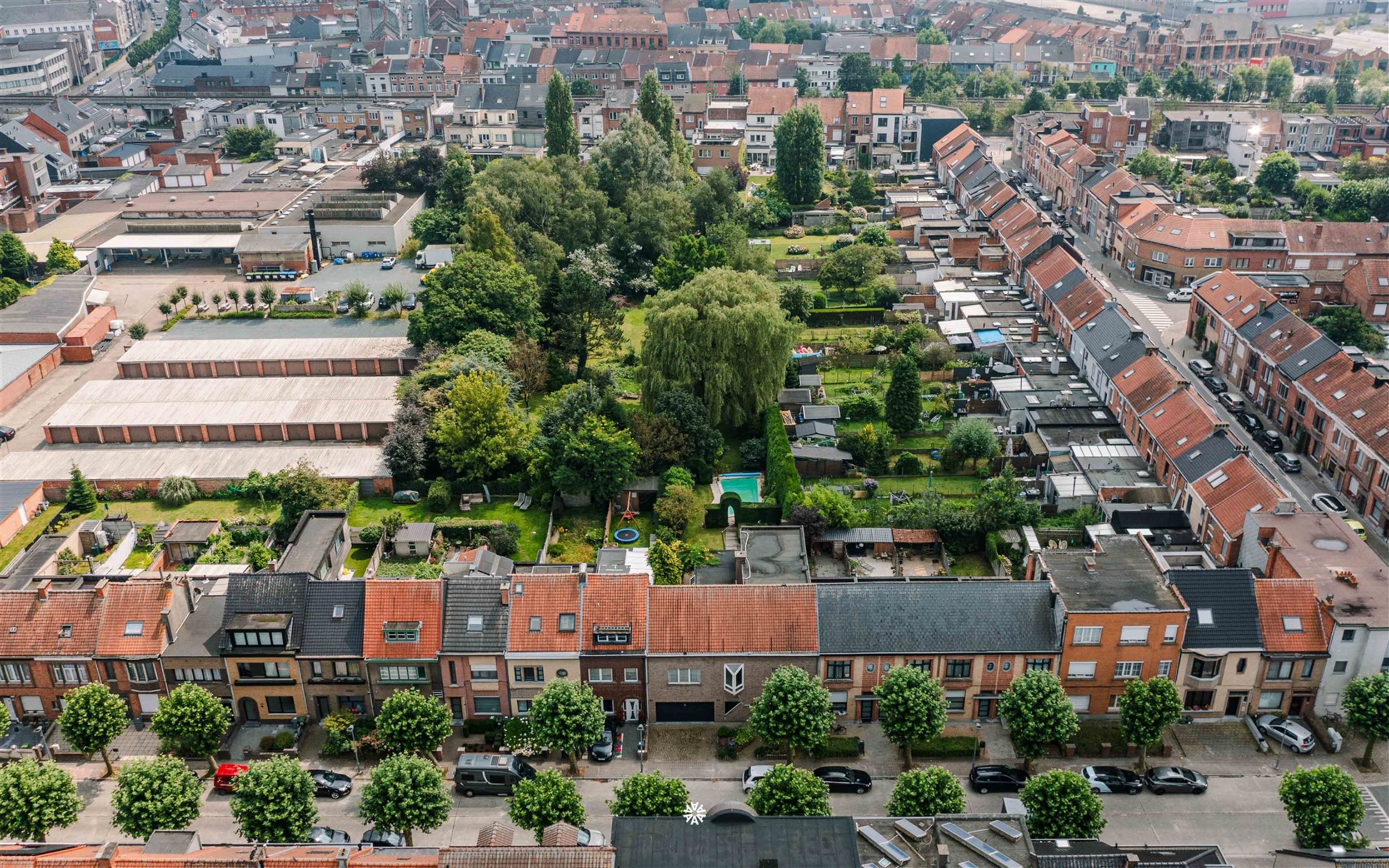 Bijzonder ruime woning met praktijkruimte en parktuin in Sint-Niklaas foto 25