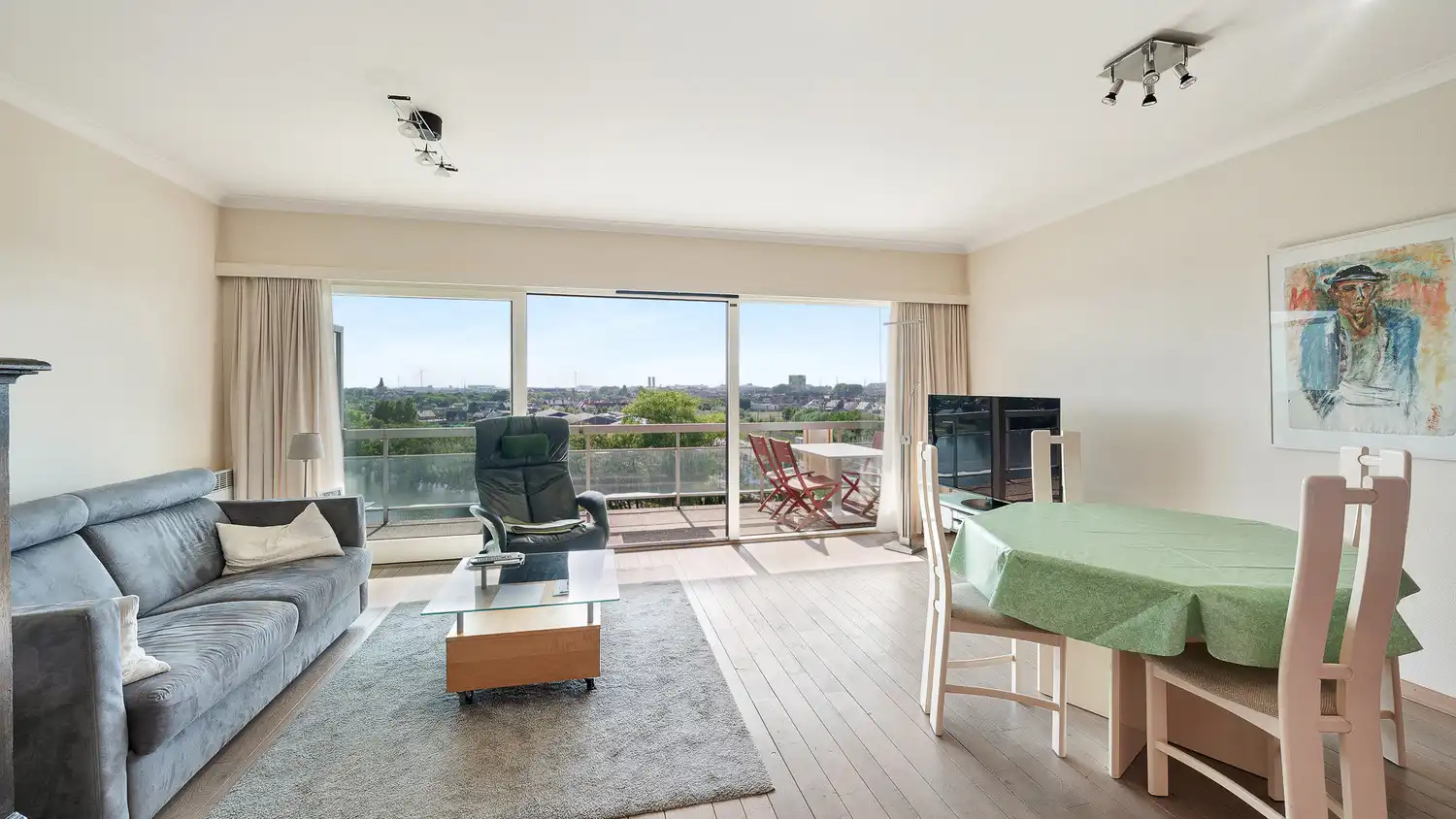 Zongericht ruim 2-slaapkamer appartement met prachtige zichten foto 3