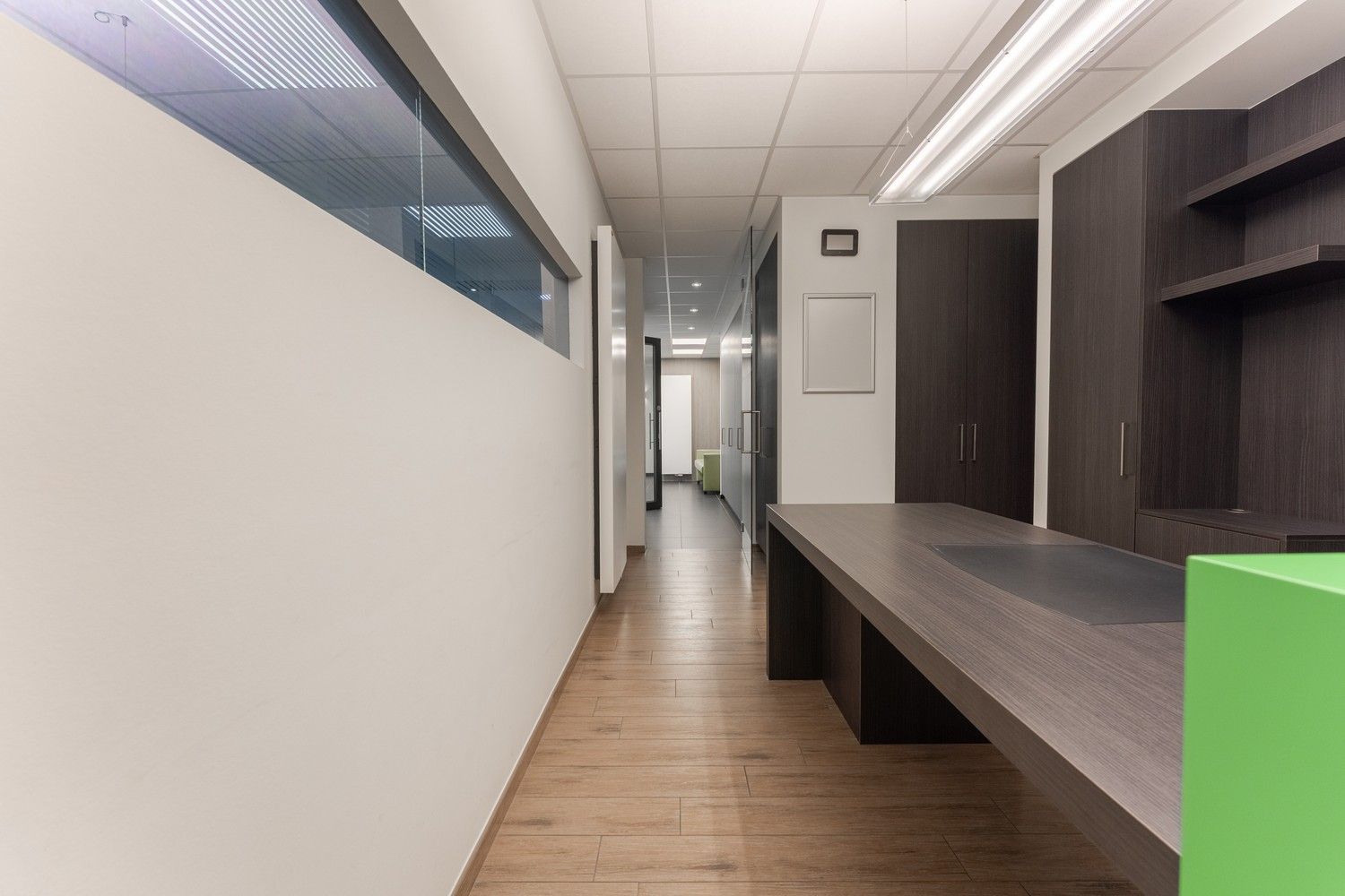 Mooi gerenoveerd handelspand pal in het centrum van Pelt met 7 parkeerplaatsen foto 14