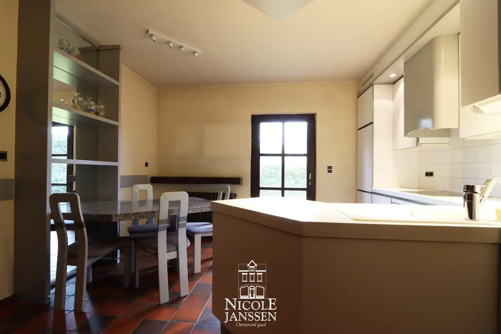 Degelijk gebouwd landhuis  foto 12