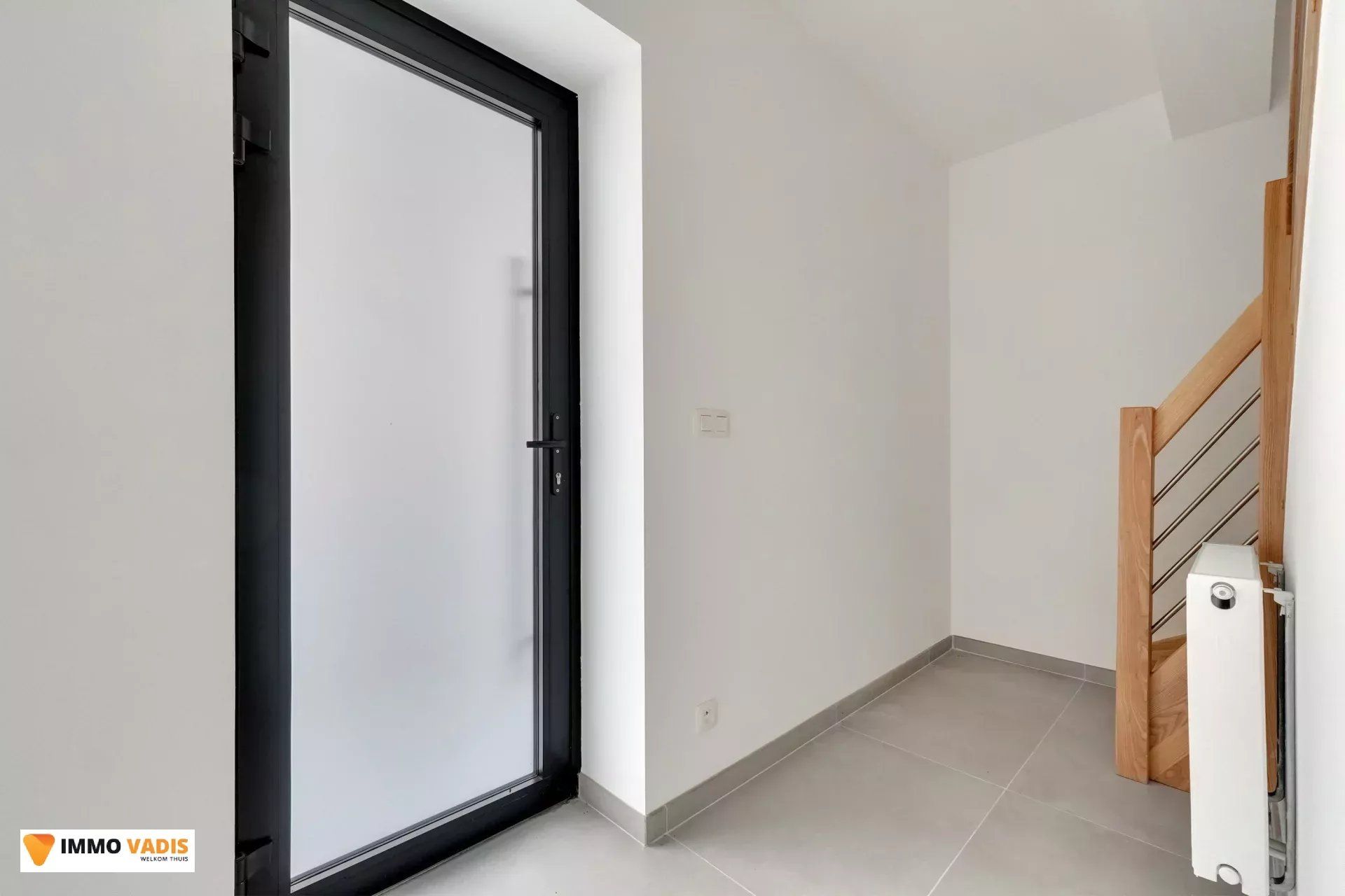 Moderne, energiezuinige woning in groene omgeving foto 3