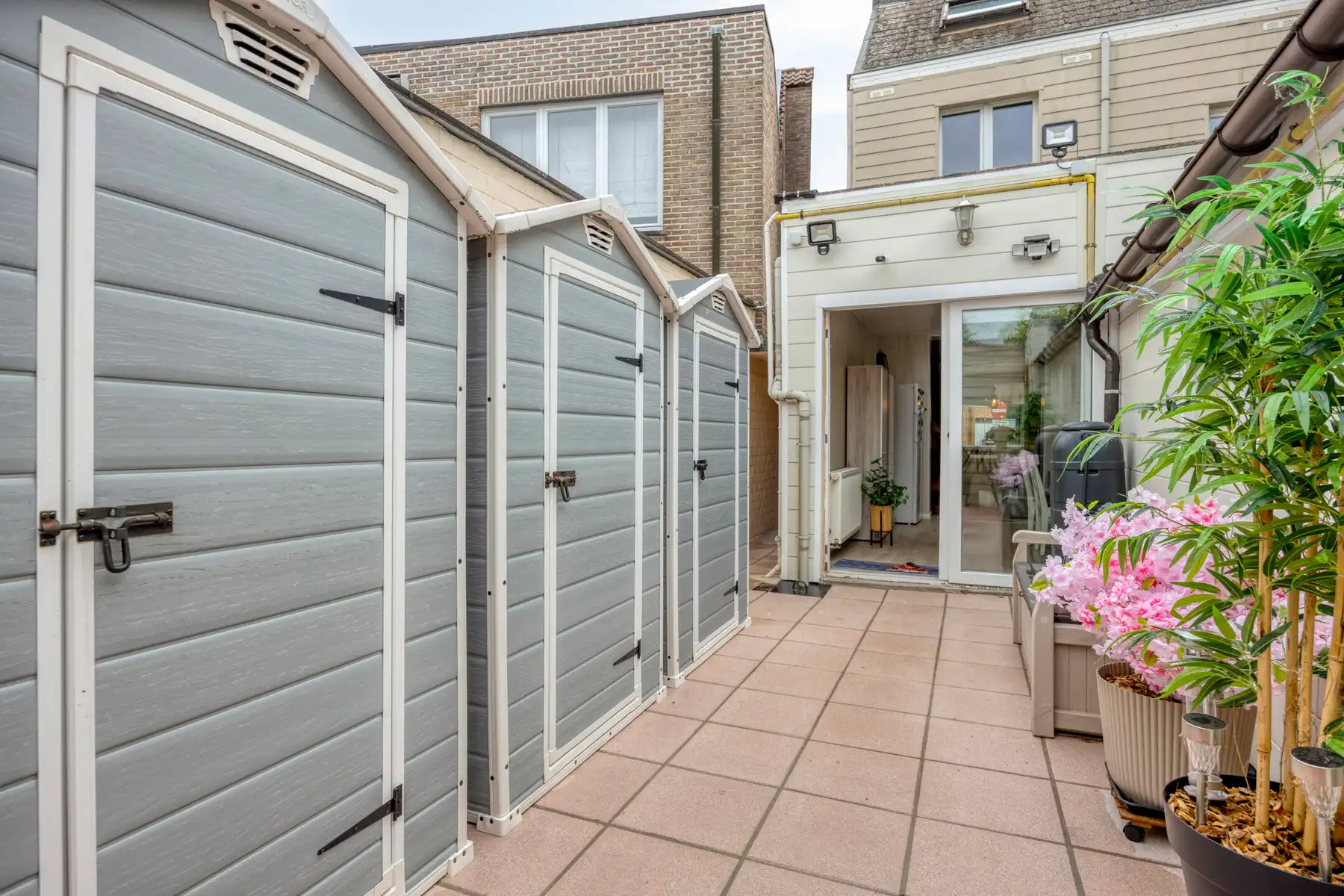 Instapklare woning met 2 (3) kamers en terras foto 16