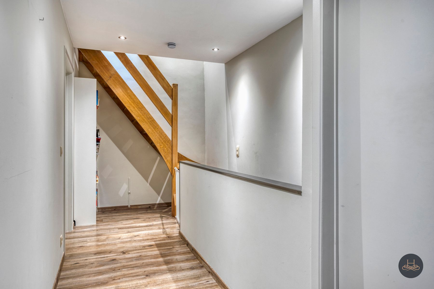 Charmante, gerenoveerde halfopen woning met grote tuin foto 32