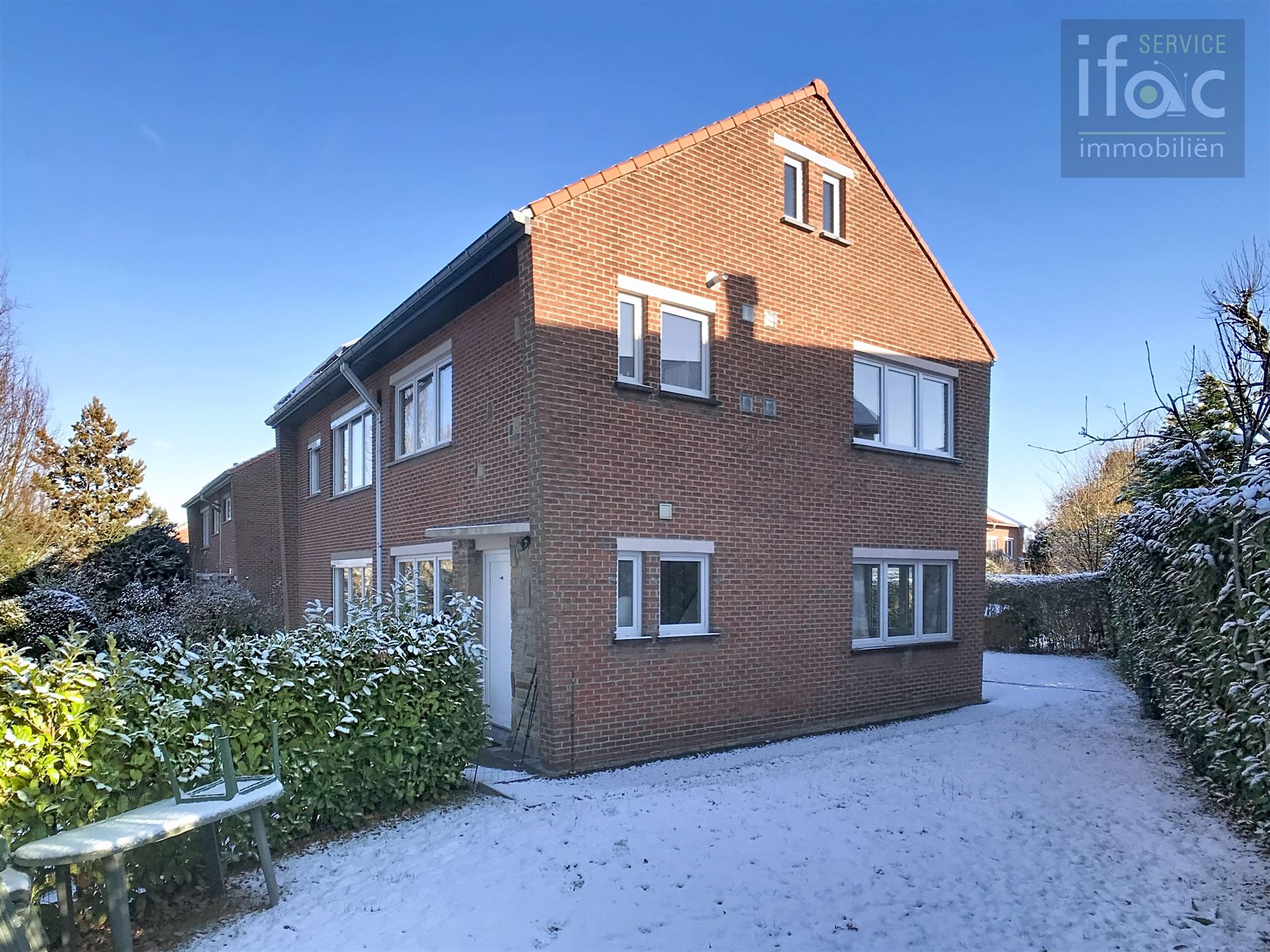 Mooi gerenoveerde woning met 4 slaapkamers en 2 badkamers. foto 10