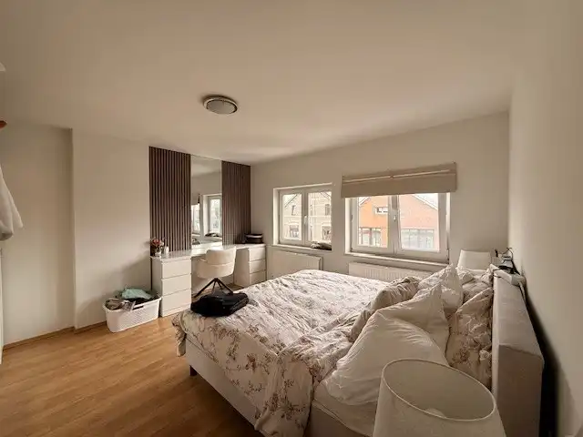 Een nette, comfortabele  gezinswoning met 3 slaapkamers, garage en tuin. foto 10