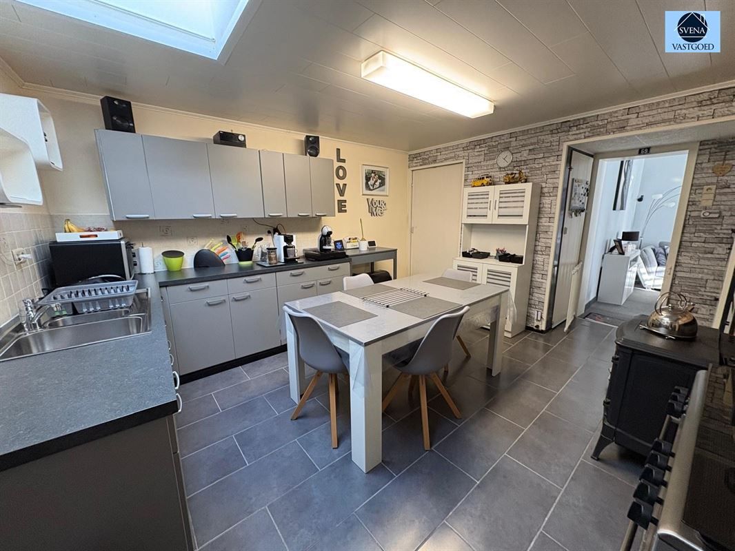 ZEER GOED GELEGEN WONING MET GARAGE EN 4 KAMERS. foto 2